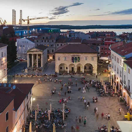 Arta Center Ii - With Private Parking Apartment *