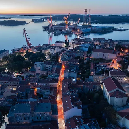Apartment Arta Center Ii - With Private Parking Pula