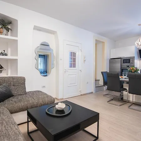 Apartment Arta Center Ii - With Private Parking Pula