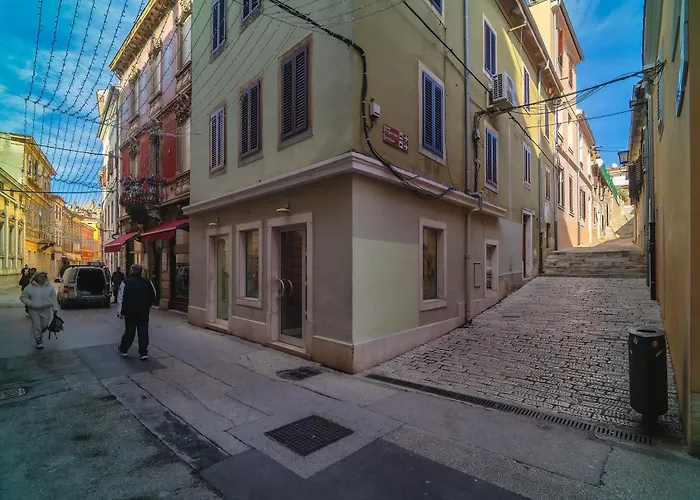 Arta Center Ii - With Private Parking Appartement