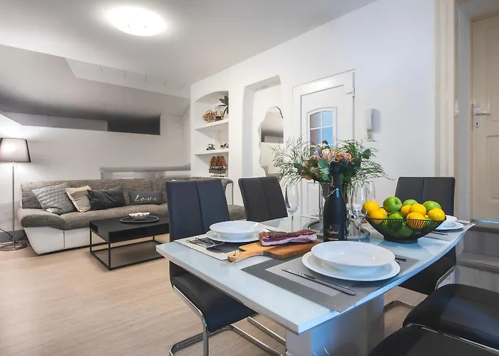 Arta Center Ii - With Private Parking Appartement