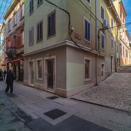 Arta Center With Private Parking Ii Apartment