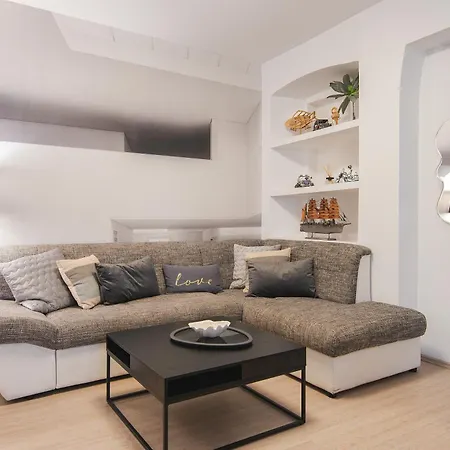 Apartment Arta Center With Private Parking Ii