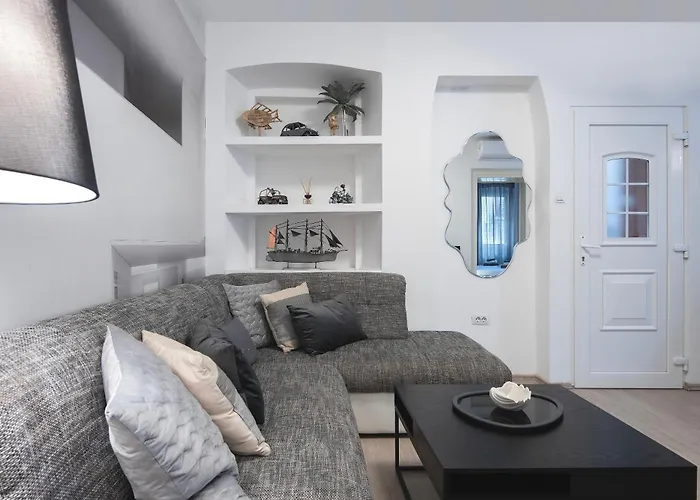 Arta Center Ii - With Private Parking Pula