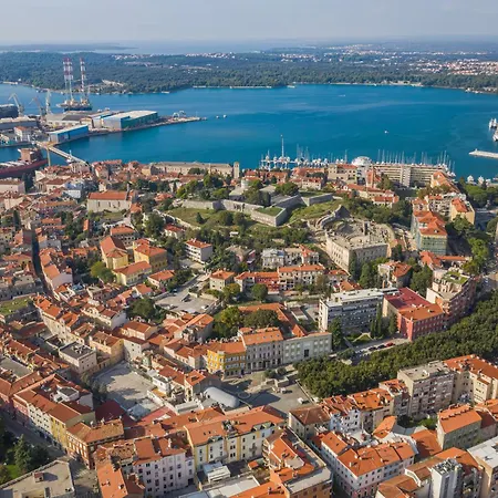 Arta Center Ii - With Private Parking شقة *